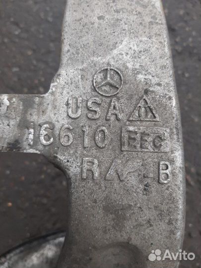 Кулак передний правый Mercedes Gls X166 642.826