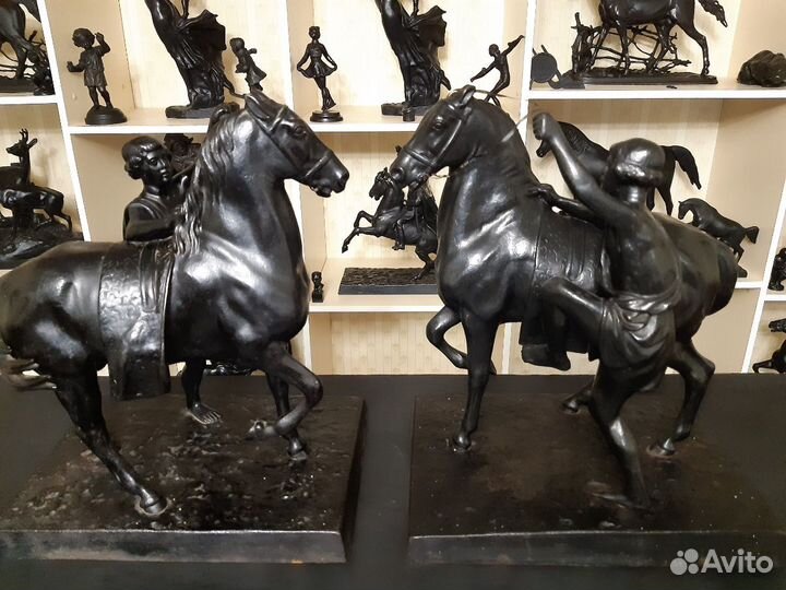 Садящийся всадник. Касли. Каслинское литье