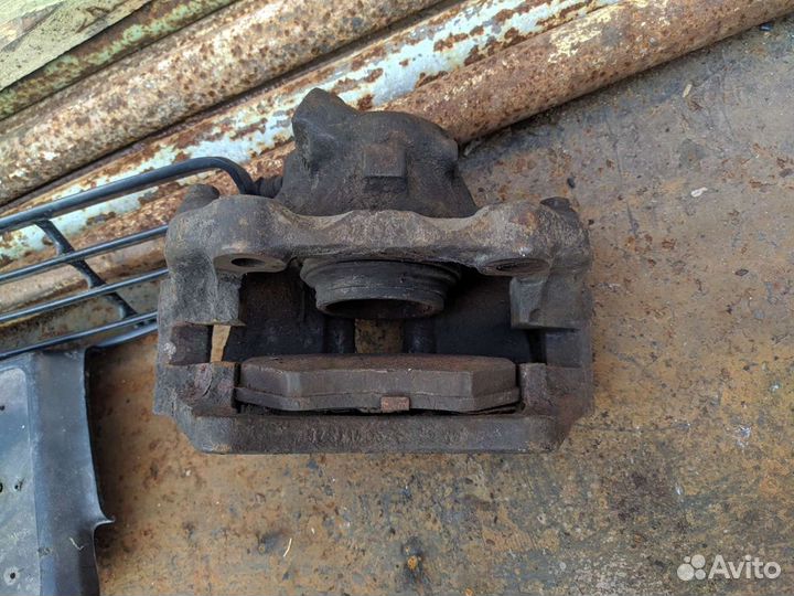 Суппорт ауди 80 б3 (1 шт) левый