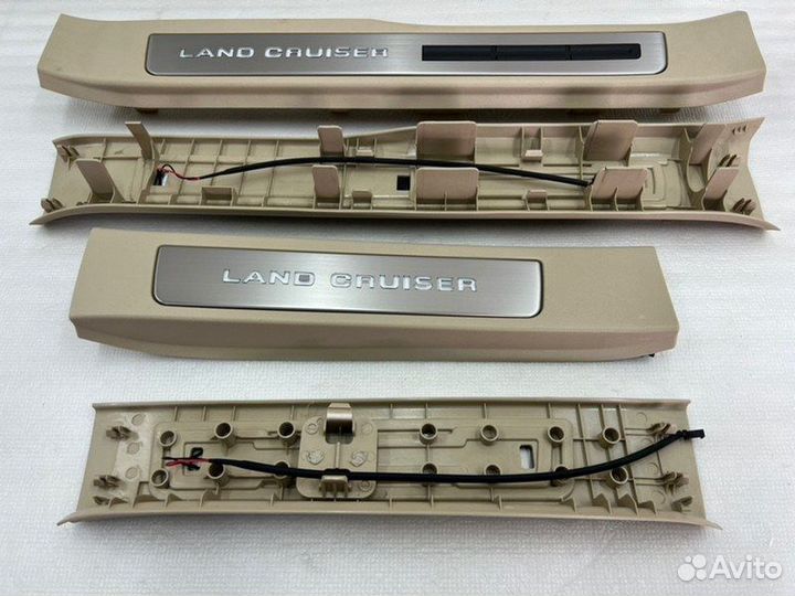 Накладки порогов салона Toyota Land Cruiser 300