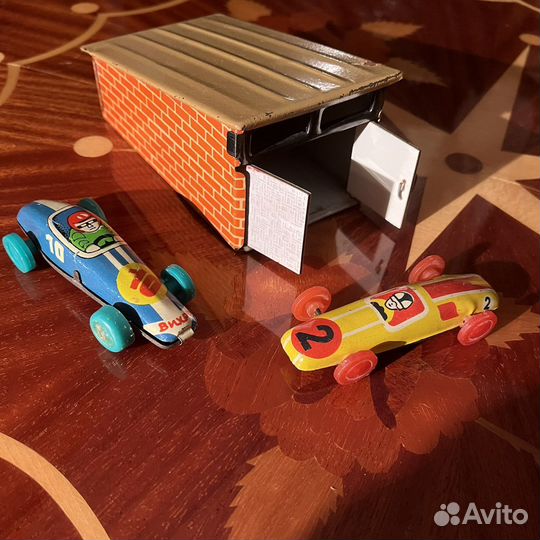 Машинки гоночные/гараж жесть СССР