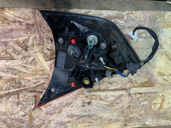 Стоп-сигнал Nissan X-Trail T32 в крышку багажника