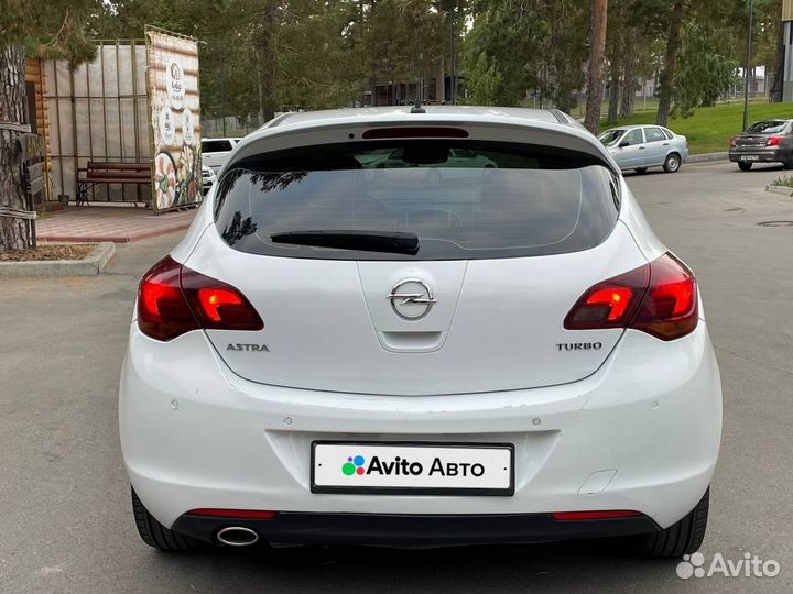 Opel Astra 1.6 AT, 2011, 200 000 км