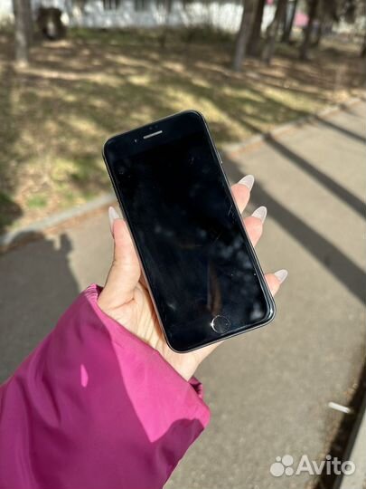 iPhone 8, 64 ГБ