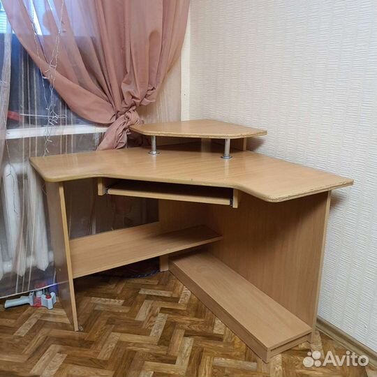 Компьютерный стол угловой