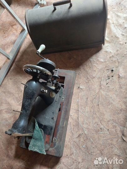 Швейная машинка zinger