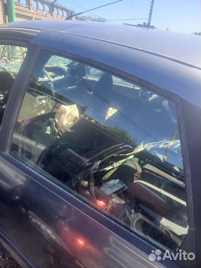 Стекло задней левой двери Гранта лифтбэк 2016 год