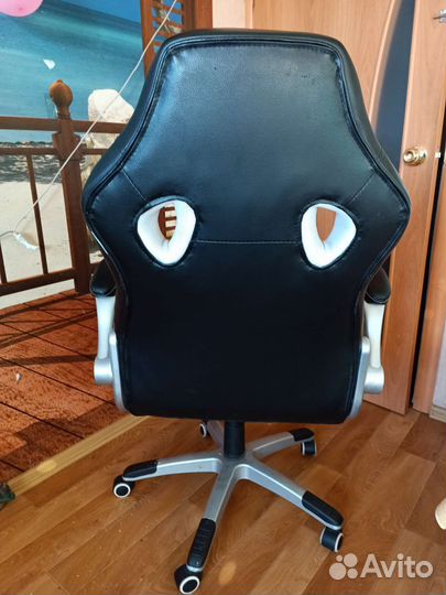 Компьютерное кресло игровое под ремонт