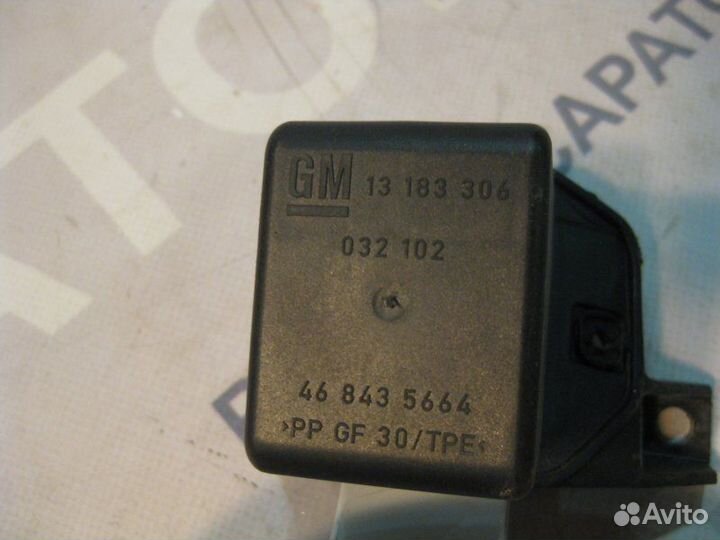 Лючок бензобака Opel Corsa хэтчбек A12XER 2013