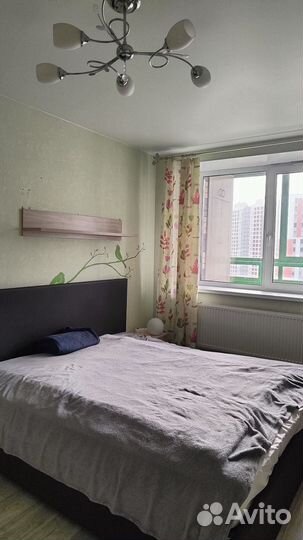 Кровать двухспальная 180*200 с матрасом