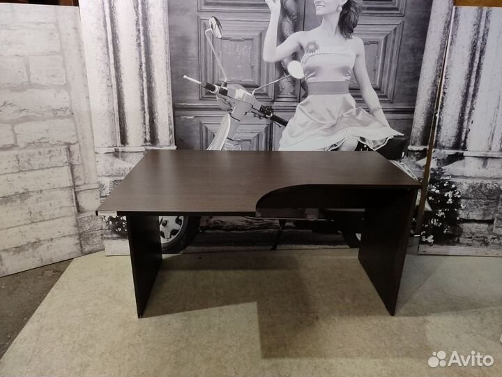 Стол эргономичный 139х90х75 левый б/у 04-334