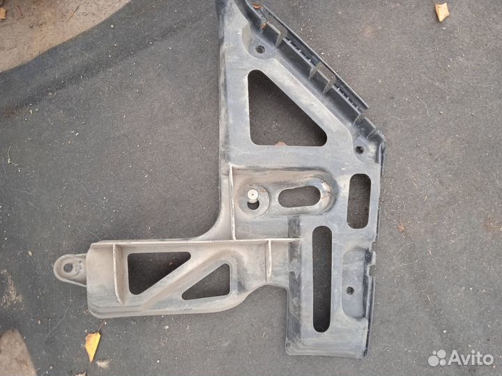 Кронштейн бампера задний левый Renault Megan 2