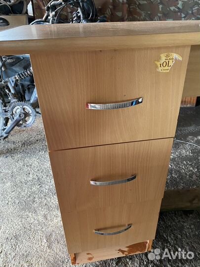 Стол письменный