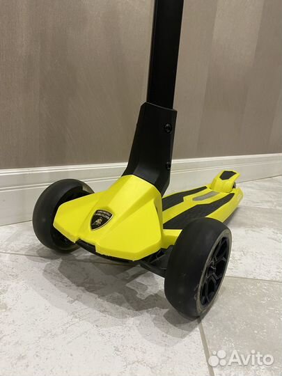 Самокат детский трех колесный lamborghini