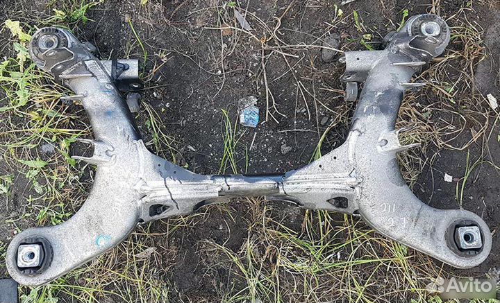 Mercedes W211 E Балка задняя 2113503459