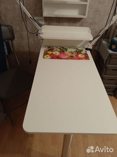 Маникюрный стол складной