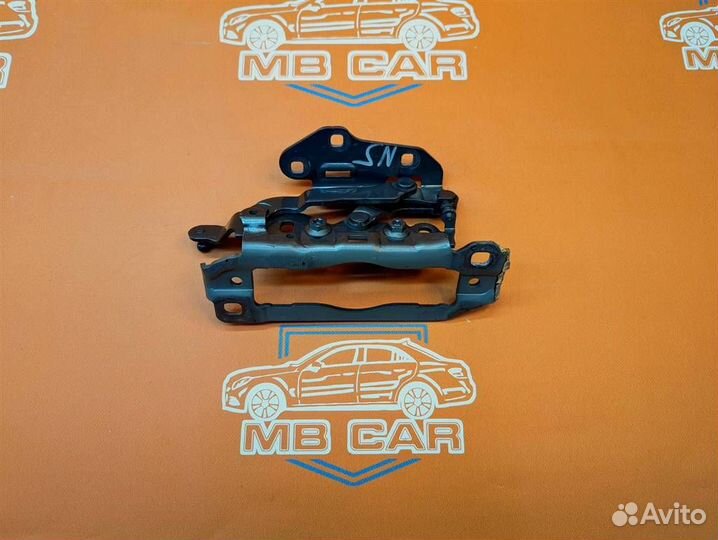 Петля капота w204 C-class 271.820 05.2011