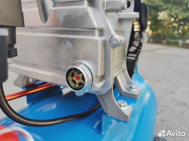 Воздушный компрессор 320л.мин на 50 литров