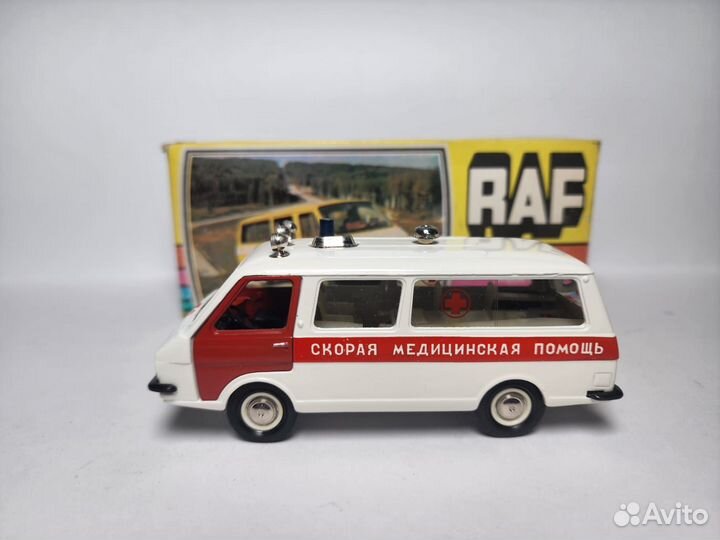 Раф 2203 А27 скорая помощь СССР 1:43