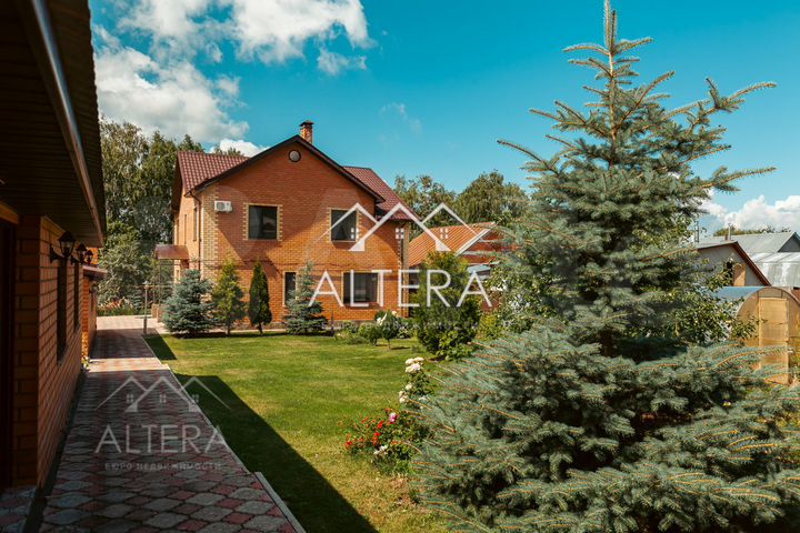 Дом 180 м² на участке 11,3 сот.