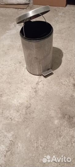 Мусорное ведро с педалью