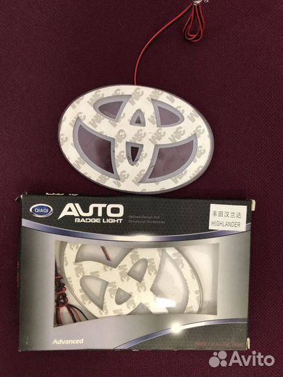 Светящийся логотип Toyota