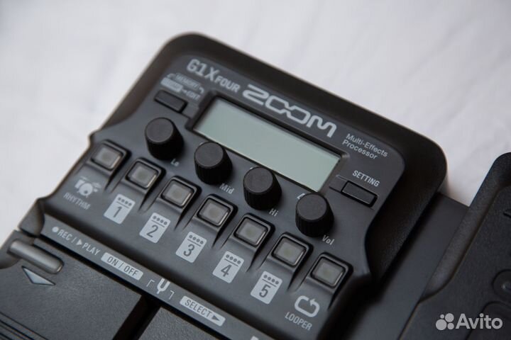 Гитарный процессор Zoom G1X four