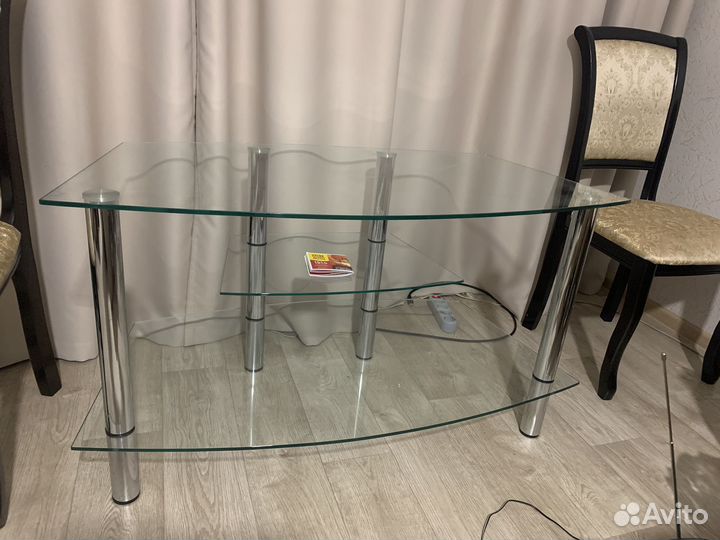 Стеклянная тумба под тв