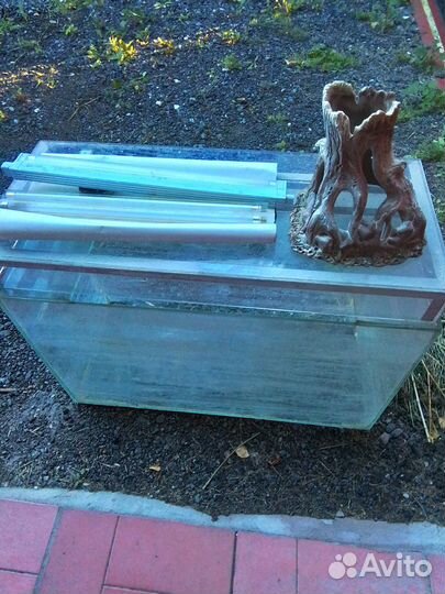 Аквариум с крышкой и подсветкой