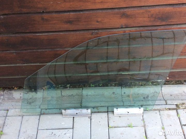 Стекло правой передней двери на BMW E-36