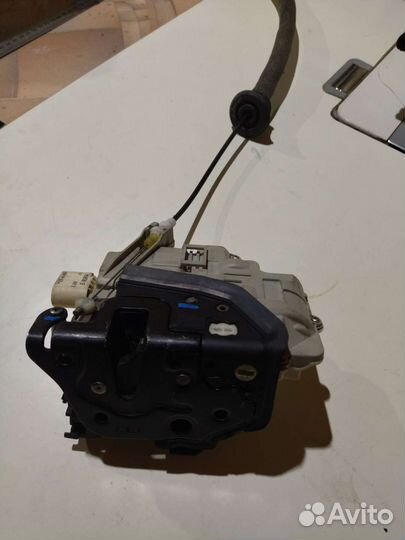 Замок дверной Ауди Q5 Q3 A5 A7 Q7