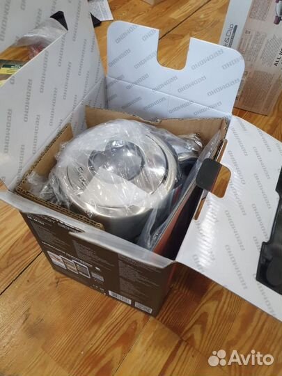 Новый электрический чайник redmond RK-М153