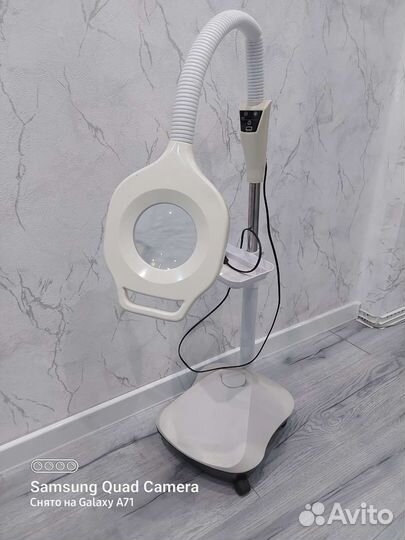 Лампа с лупой