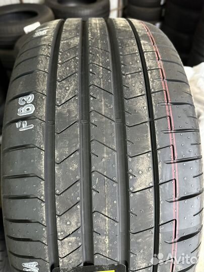 Pirelli P Zero PZ4 255/45 R18 103Y