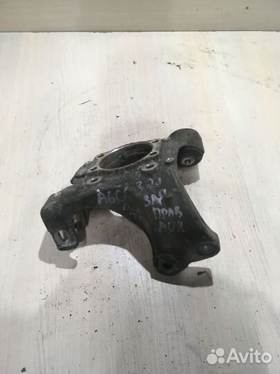 Кулак задний правый Ауди А6 С6 AUK 3.2