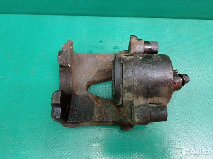 Суппорт тормозной передний правый Skoda Octavia