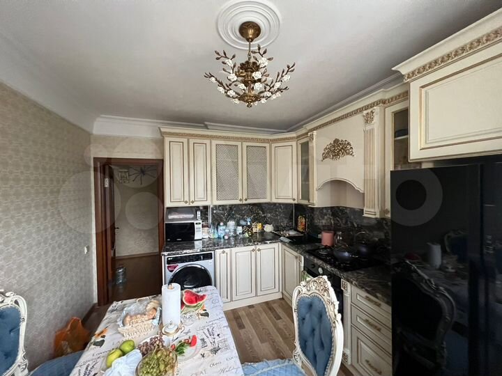 4-к. квартира, 90 м², 7/10 эт.