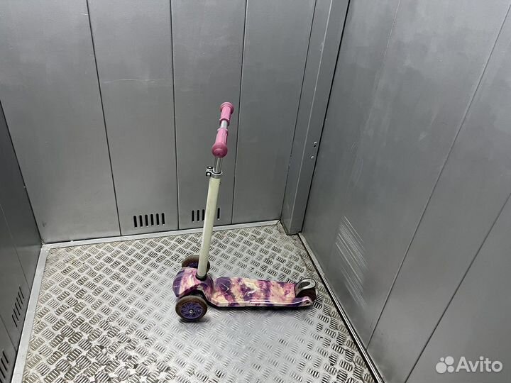 Самокат трехколесный