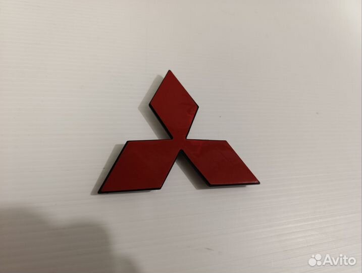 Эмблема mitsubishi 80 мм чёрная