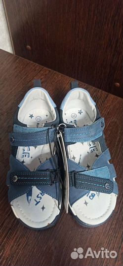 Сандали новые