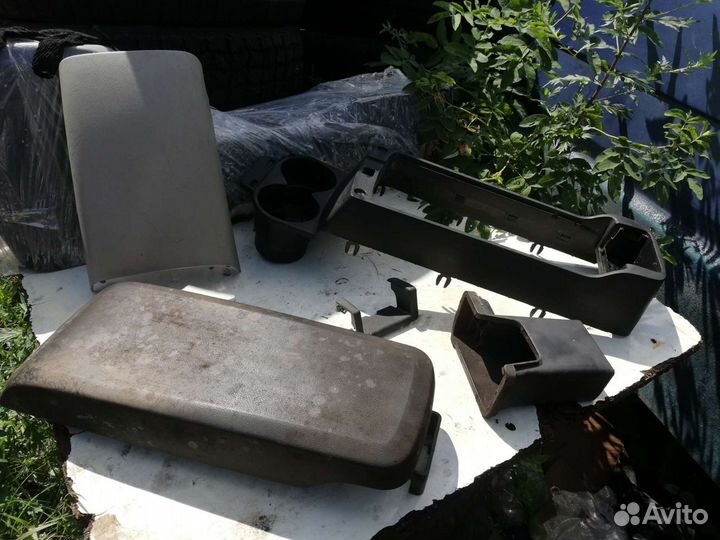 Пластик консоли Мазда CX-7