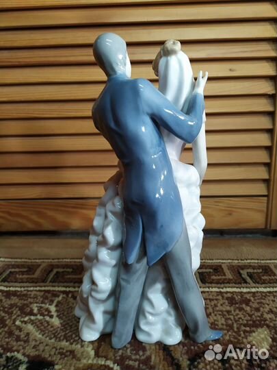 Фарфоровая статуэтка свадебная