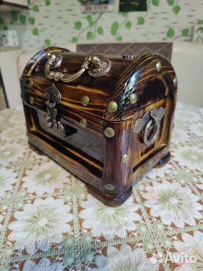 Сундучок деревянный с замочком,ручная работа