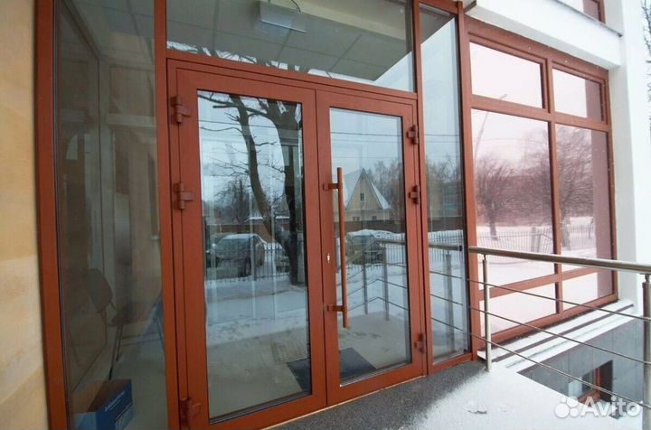 Дверь алюминиевая