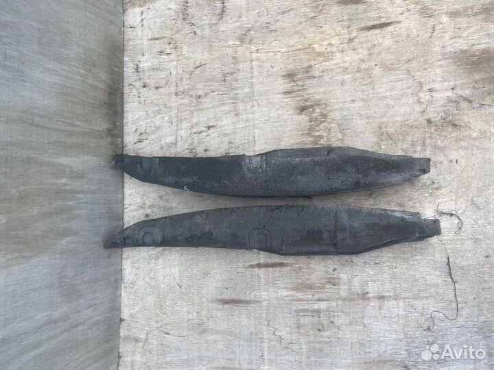 Уплотнитель переднего крыла VW Passat B6