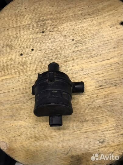 Водяной насос,помпа Mercedes A 211 835 03 64