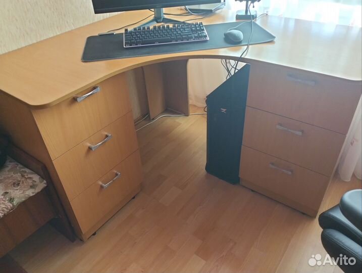 Компьютерный стол