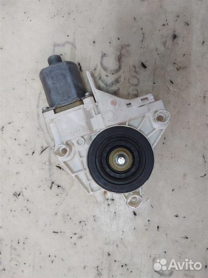 Моторчик стеклоподъемника передний правый VW Golf