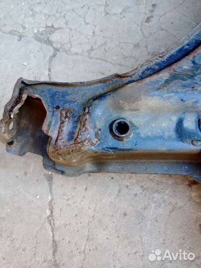 Подрамник Suzuki Liana 2006г