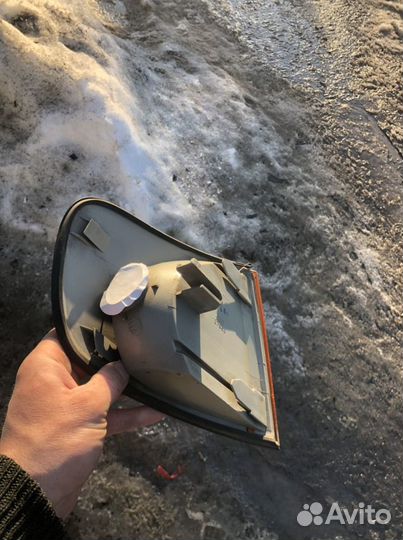 Поворотник audi 100с4